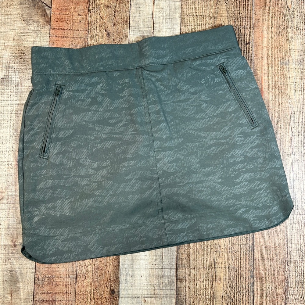 Orvis Green Camo Active Skort Women Medium Hiking Utility Skirt Pockets Golf